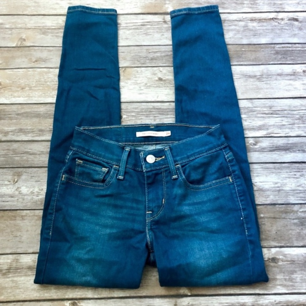 LEVI’S Light Blue 710 Super Skinny Jeans size 24